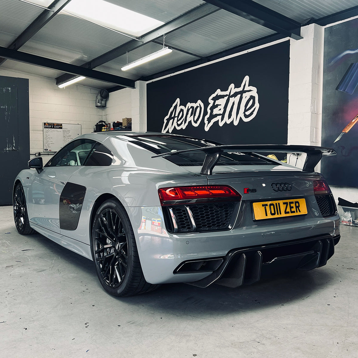 Audi R8 - V Style CT Carbon Kit – Aero Elite