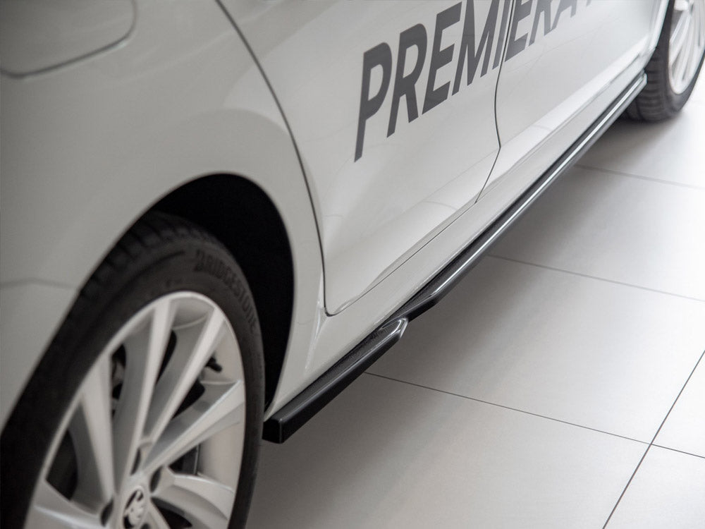 Side Skirts Diffusers V.2 Skoda Octavia Mk4 - Carbon Look