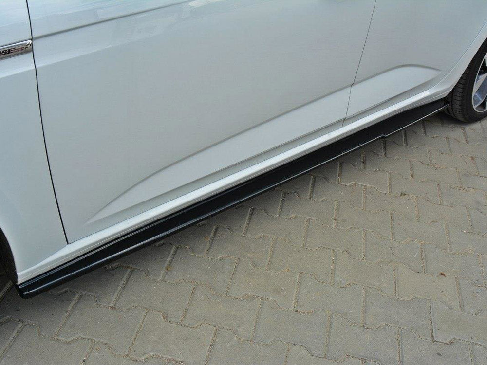Side Skirts Diffusers Renault Megane MK4 Hatchback (2016-UP) - Carbon Look