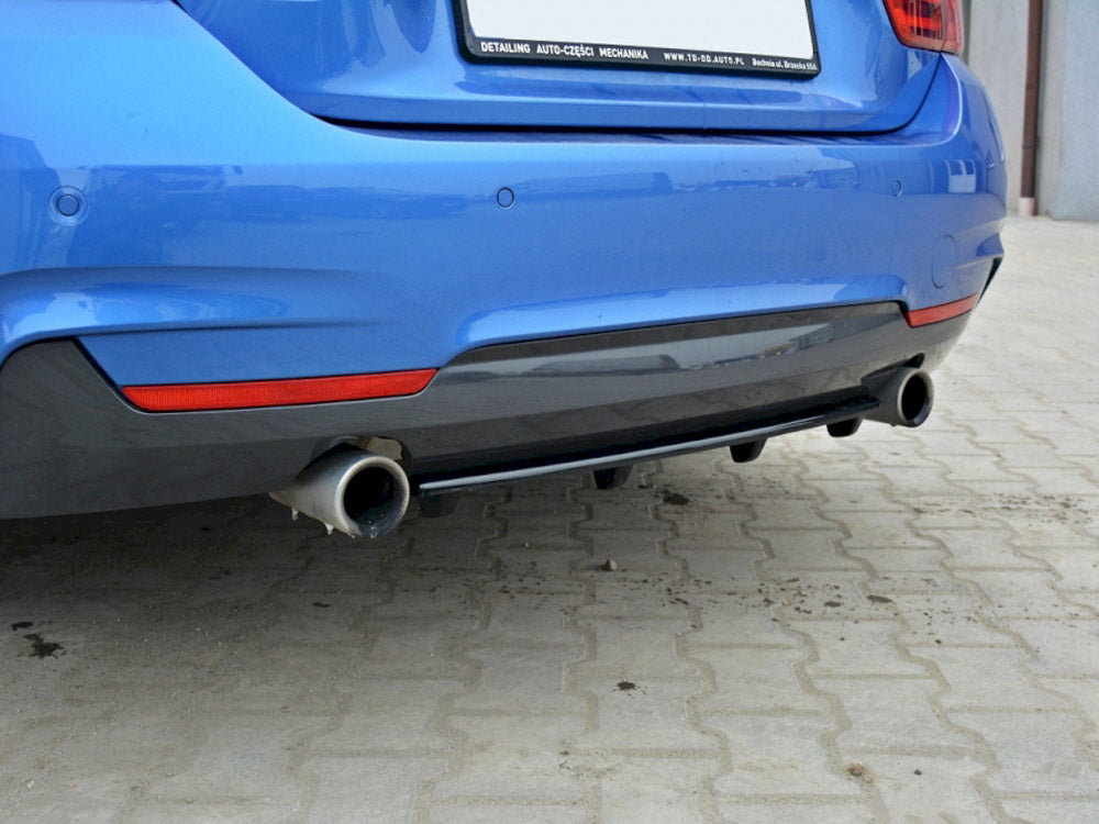 Central Rear Splitter (Vertical Bars) BMW 4 Coupe / Gran Coupe / Cabrio M-Pack F32 / F36 / F33 - Carbon Look