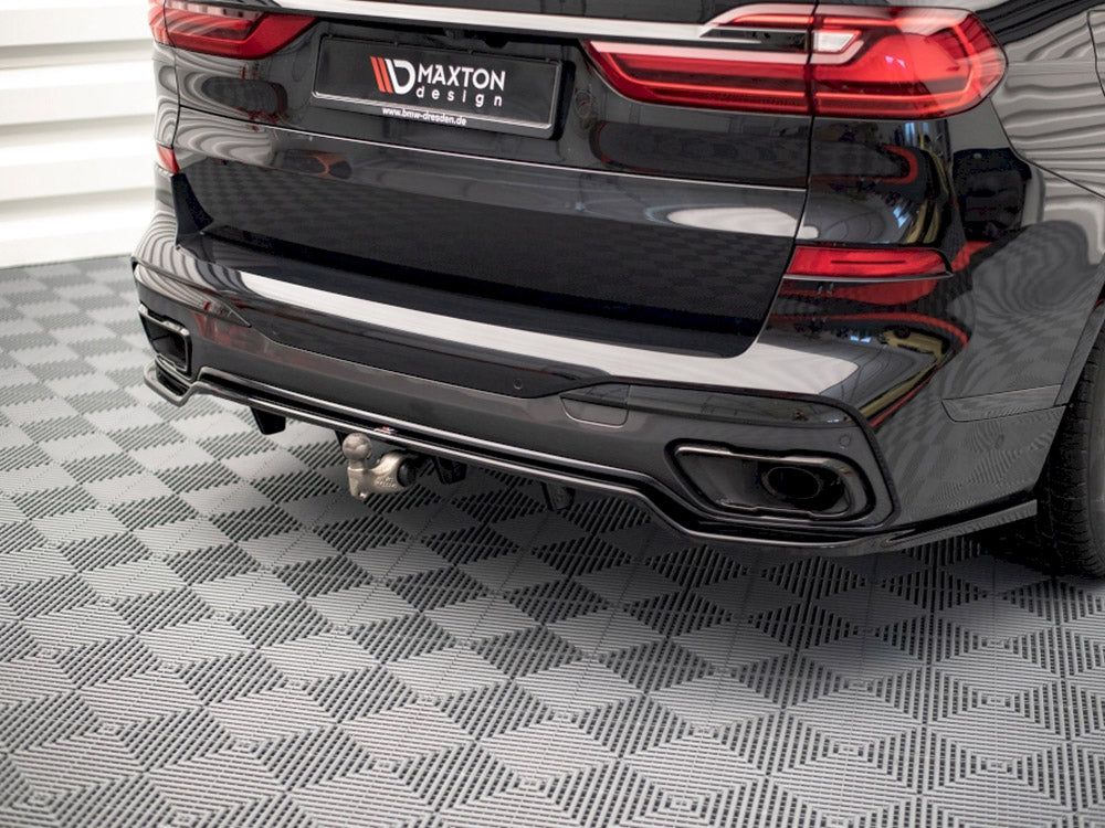 Maxton Design Central Rear Splitter (Vertical Bars) BMW X7 M-Pack G07 - BM-X7-07-M-RD1G+RD2G - Image 3