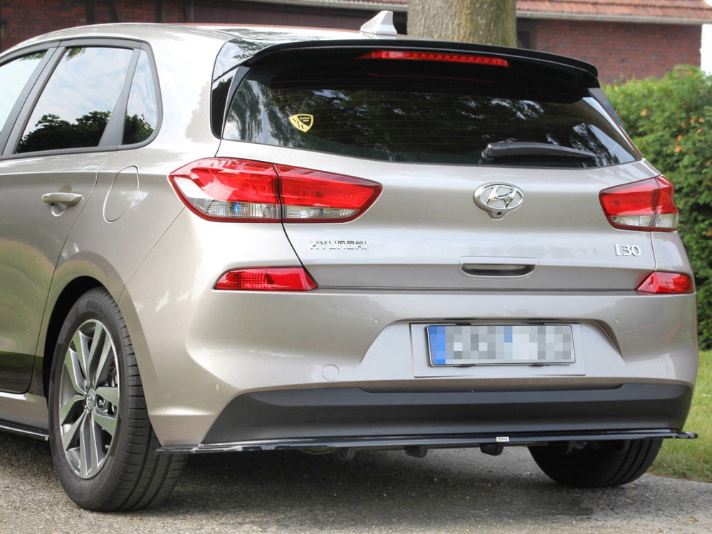 Maxton Design Central Rear Splitter (Vertical Bars) Hyundai I30 Mk3 Hatchback - HY-I30-3-RD1+RD2G - Image 4