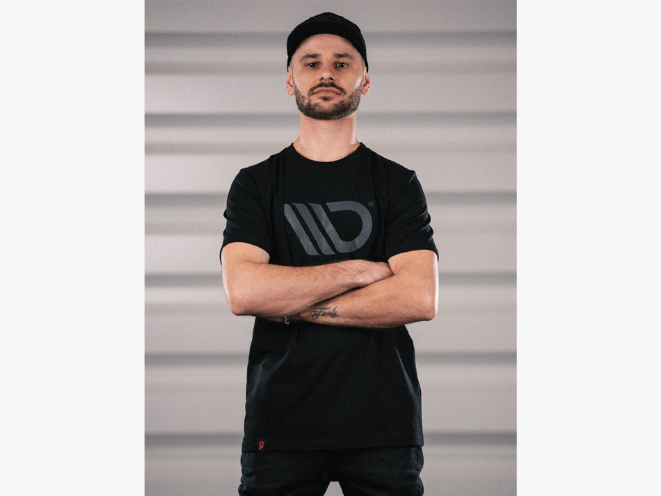 Maxton Design Classic Tshirt Mens - Black - V.2 - MA-TSHRT-BLK-MENS-2 - Image 2