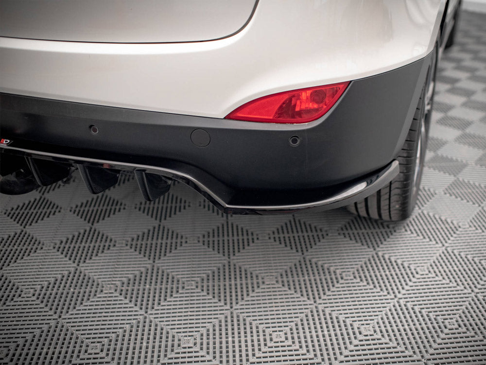 Maxton Design Central Rear Splitter (Vertical Bars) Hyundai IX35 Mk1 - HY-IX35-1-RD1G+RD2G - Image 6