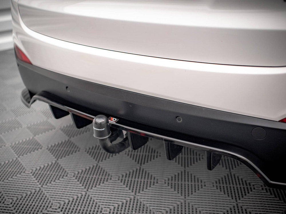 Maxton Design Central Rear Splitter (Vertical Bars) Hyundai IX35 Mk1 - HY-IX35-1-RD1G+RD2G - Image 4