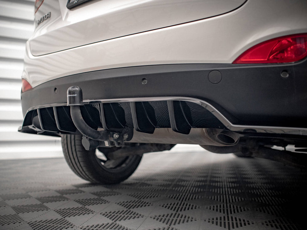Maxton Design Central Rear Splitter (Vertical Bars) Hyundai IX35 Mk1 - HY-IX35-1-RD1G+RD2G - Image 5