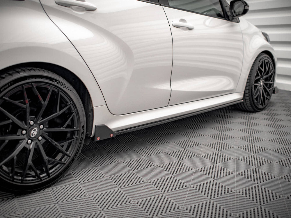 Maxton Design Side Skirts Diffusers V.1 + Flaps Toyota Yaris Mk4 - TO-YA-4-SD1G+SF - Image 3