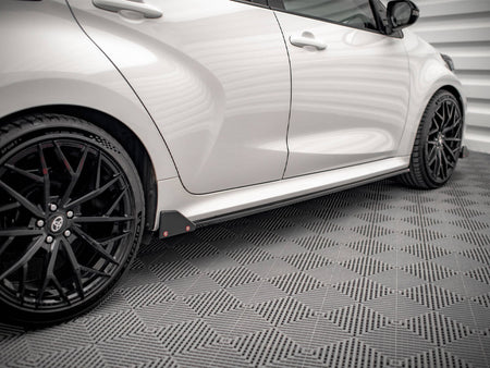 Maxton Design Side Skirts Diffusers V.1 + Flaps Toyota Yaris Mk4 - TO-YA-4-SD1G+SF - Image 3