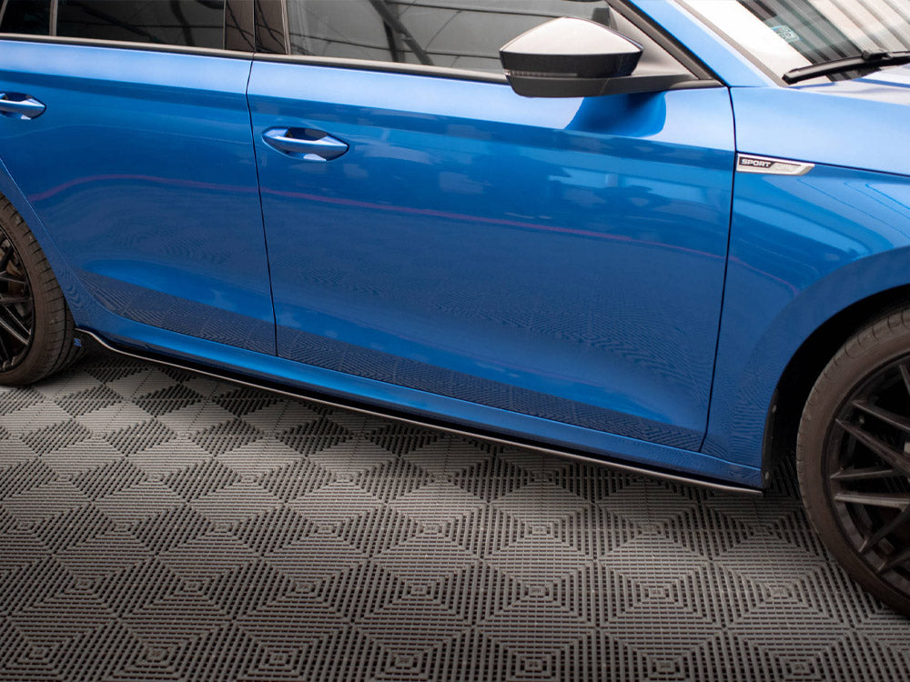 Side Skirts Diffusers V.1 Skoda Octavia Mk4 - Carbon Look