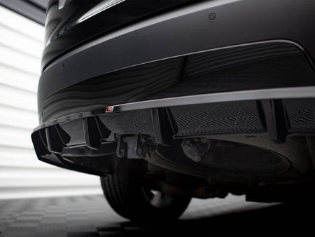 Maxton Design Central Rear Splitter (Vertical Bars) Land Rover Discovery HSE Mk5 - LR-DISCO-5-HSE-RD1G+RD2G - Image 6