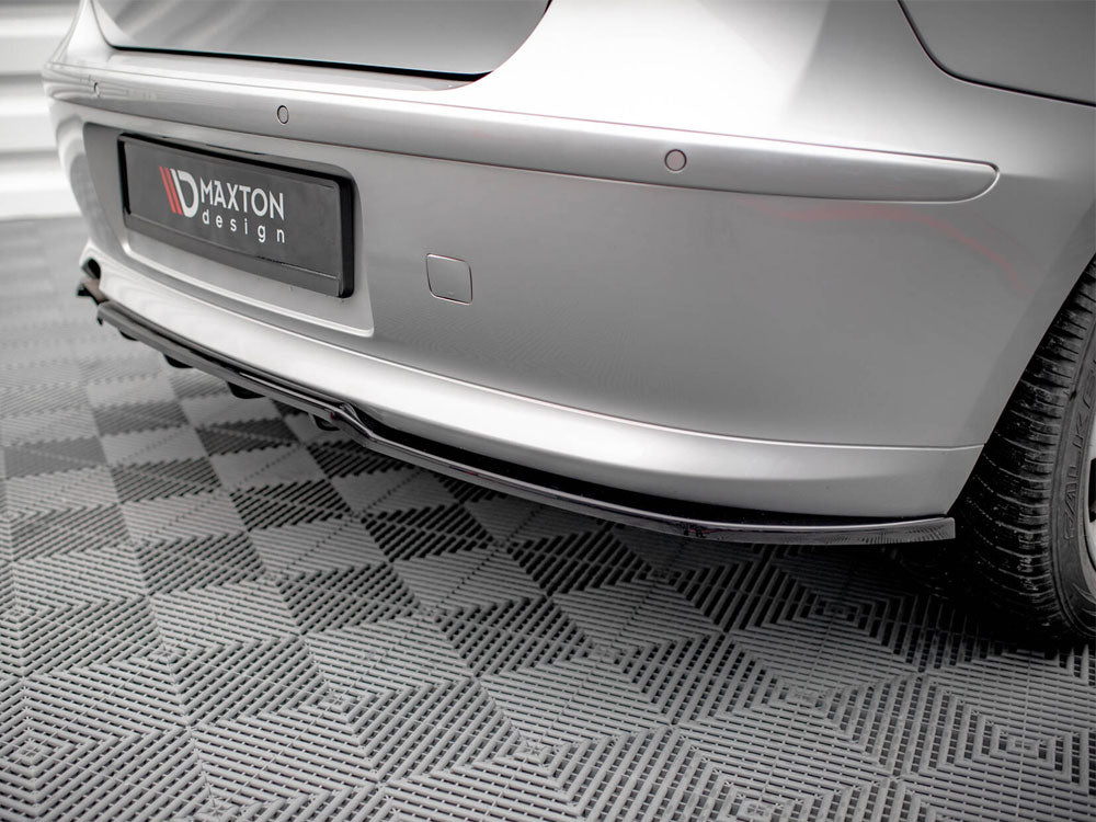 Maxton Design Central Rear Splitter (Vertical Bars) BMW 1 E81 Facelift - BM-1-81F-RSD1G+RD1G - Image 3