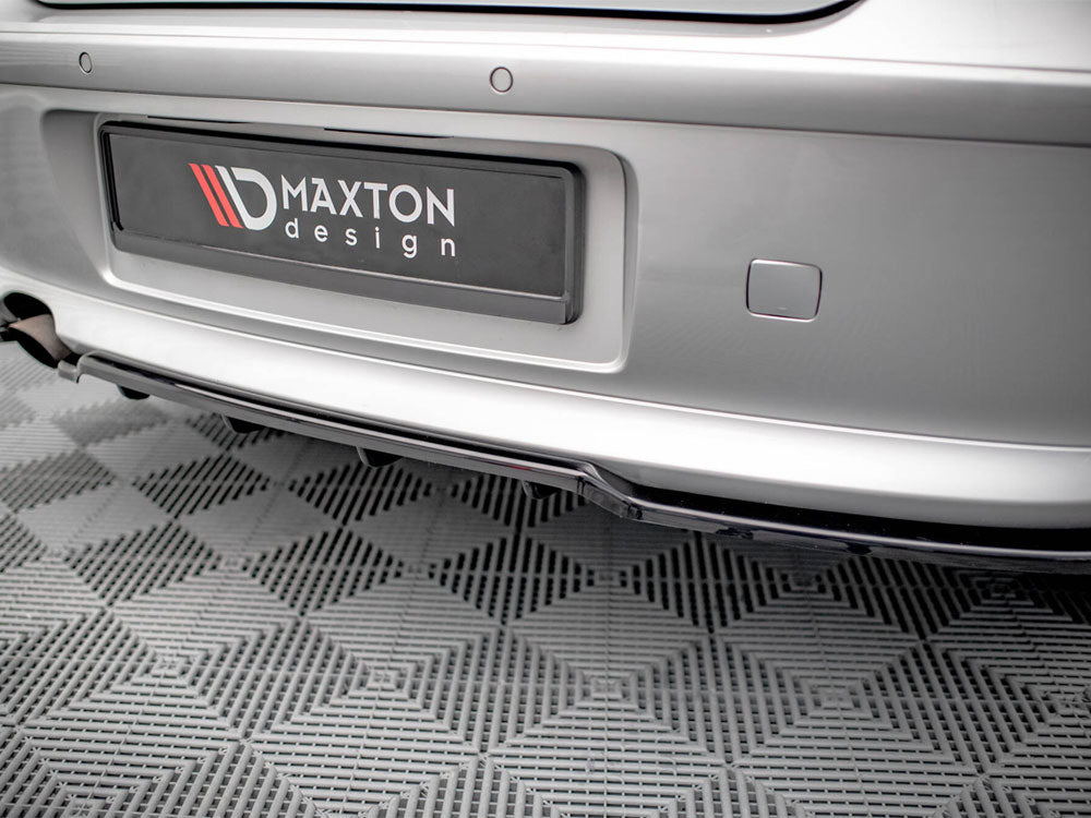 Maxton Design Central Rear Splitter (Vertical Bars) BMW 1 E81 Facelift - BM-1-81F-RSD1G+RD1G - Image 4