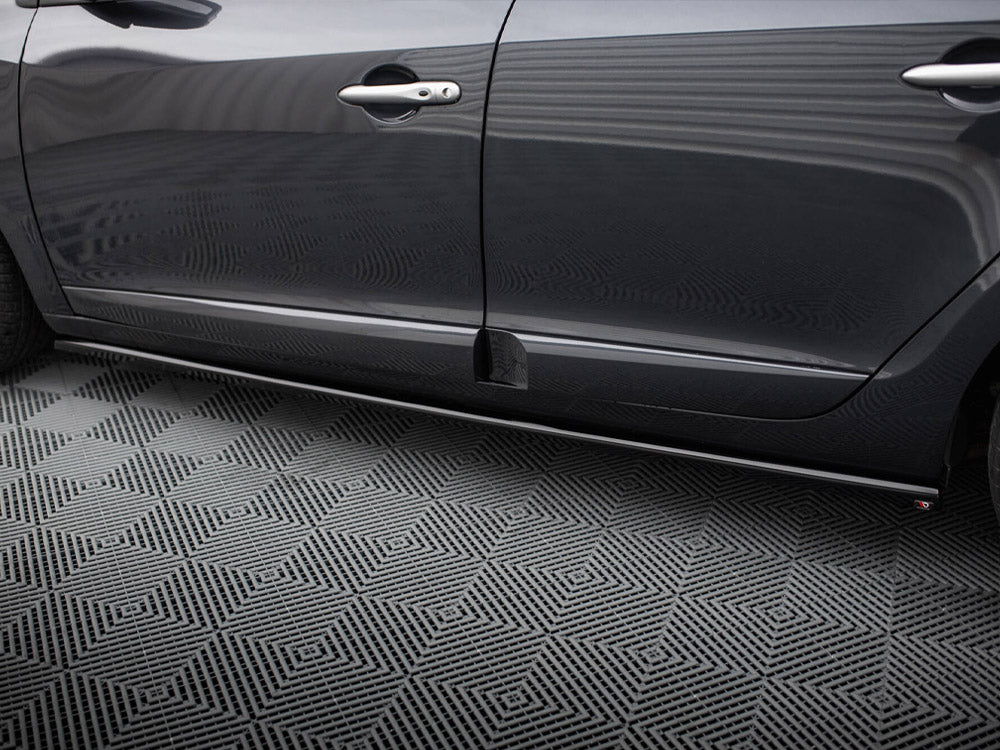 Maxton Design Side Skirts Diffusers Renault Megane GT Mk3 Facelift - RE-ME-3-GT-SD1G - Image 4