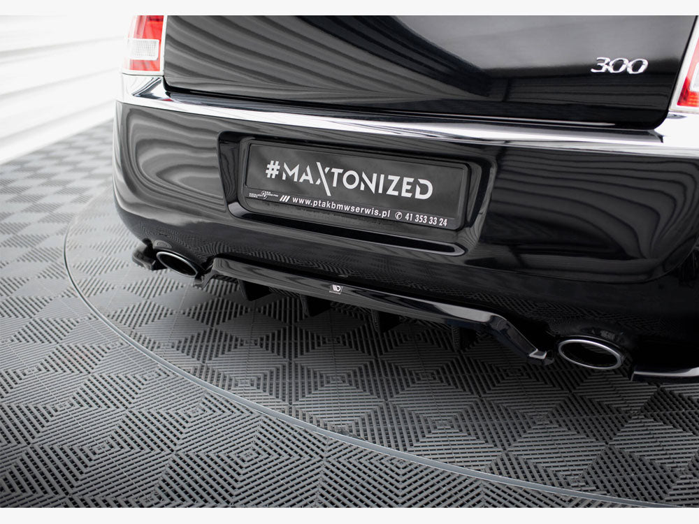 Maxton Design Central Rear Splitter (Vertical Bars) Chrysler 300 Mk2 - CHR-300C-2-RD1G+RD2G - Image 3