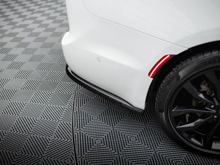 Maxton Design Central Rear Splitter (Vertical Bars) Chrysler Pacifica Mk2 Facelift - CHR-PA-2F-RD1G+RD2G - Image 5