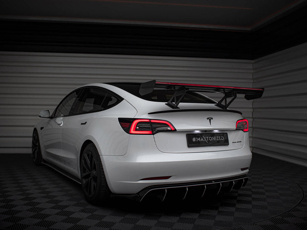 Carbon Spoiler + LED Tesla Model 3