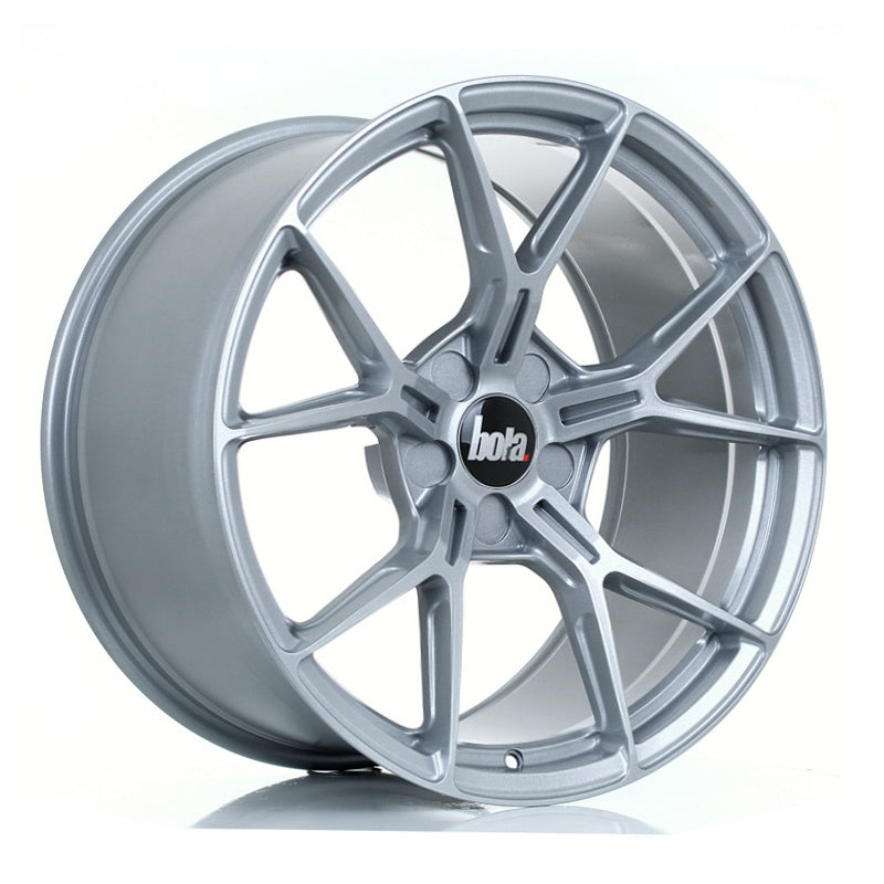 BOLA FLY 18x9 ET15-47 5X120.65 CRYSTAL SILVER