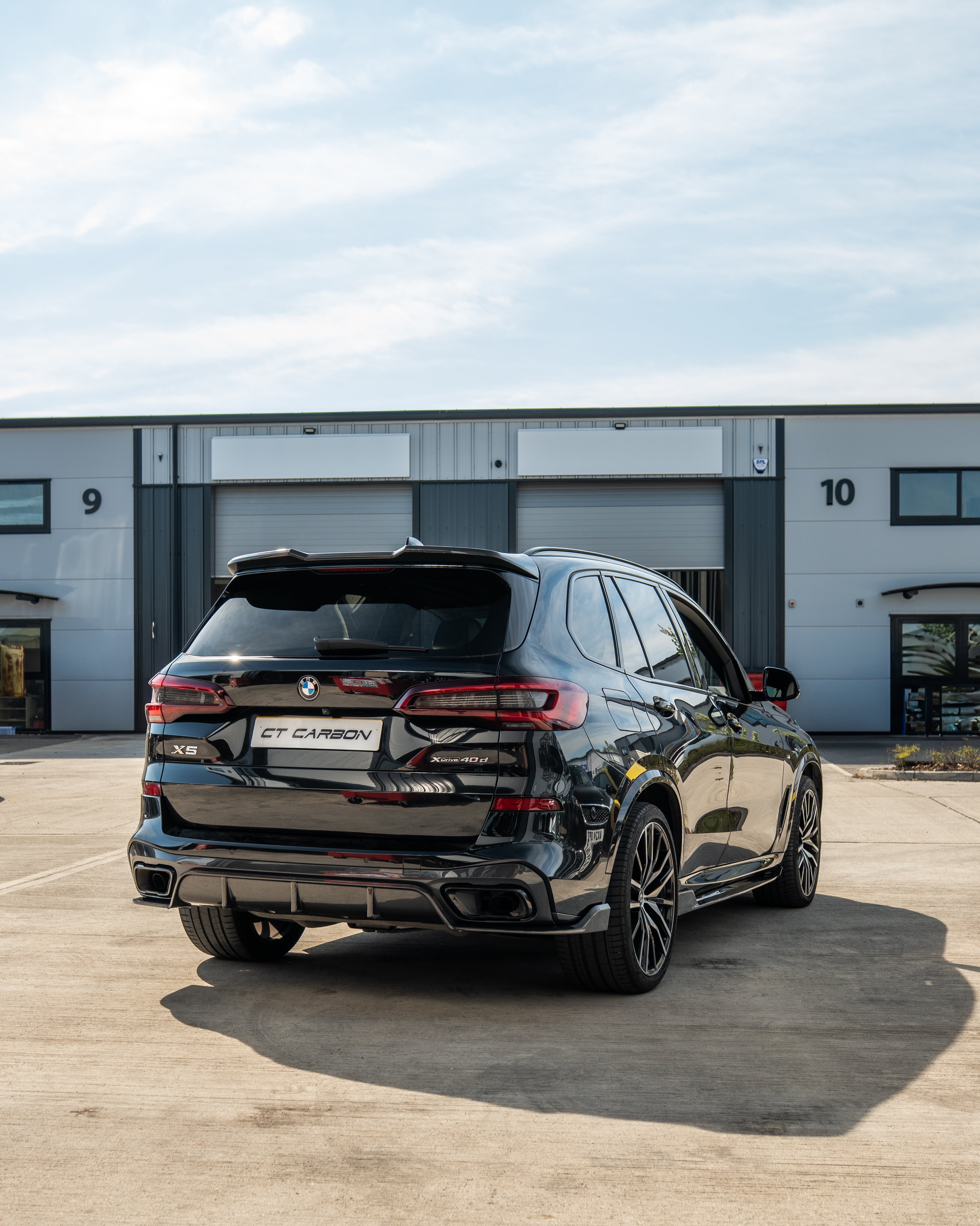 BMW G05 X5 FULL CARBON FIBRE KIT-Kit-CT CARBON-CT Carbon - High-quality carbon fiber and gloss black aerodynamic parts for premium sports and luxury vehicles.
