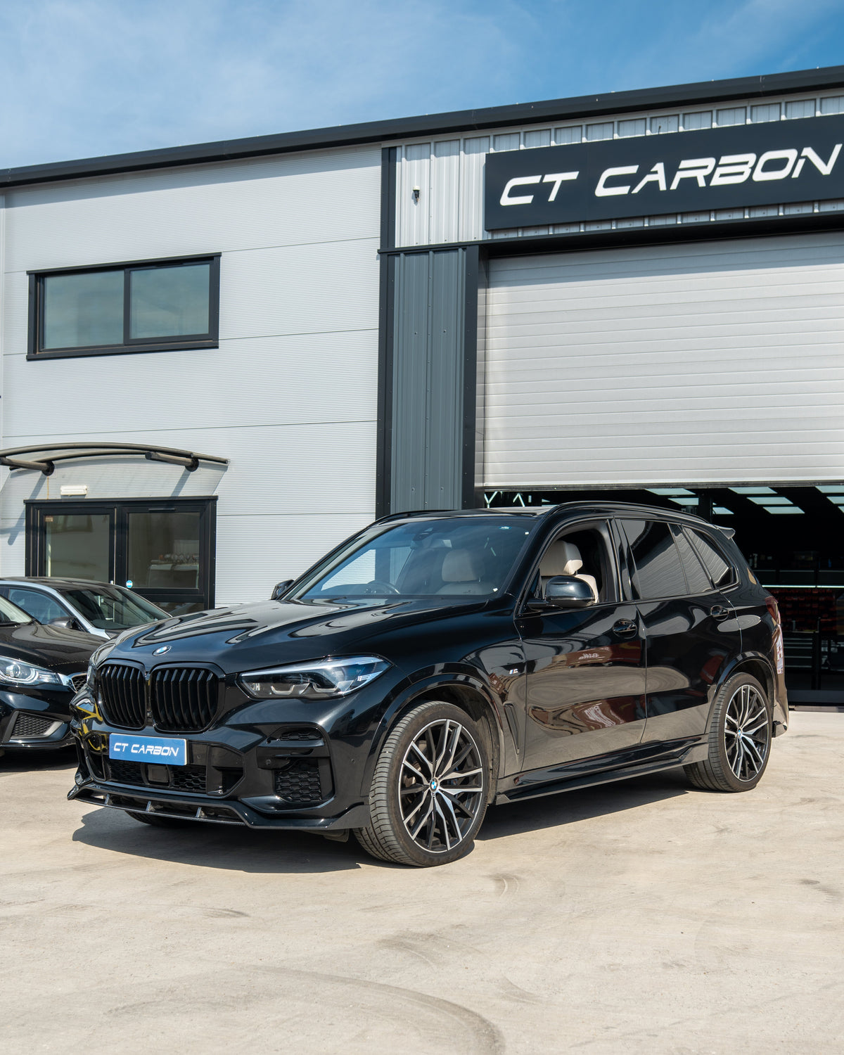 BMW G05 X5 FULL CARBON FIBRE KIT-Kit-CT CARBON-CT Carbon - High-quality carbon fiber and gloss black aerodynamic parts for premium sports and luxury vehicles.