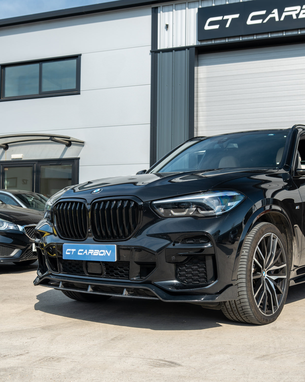 BMW G05 X5 FULL CARBON FIBRE KIT-Kit-CT CARBON-CT Carbon - High-quality carbon fiber and gloss black aerodynamic parts for premium sports and luxury vehicles.