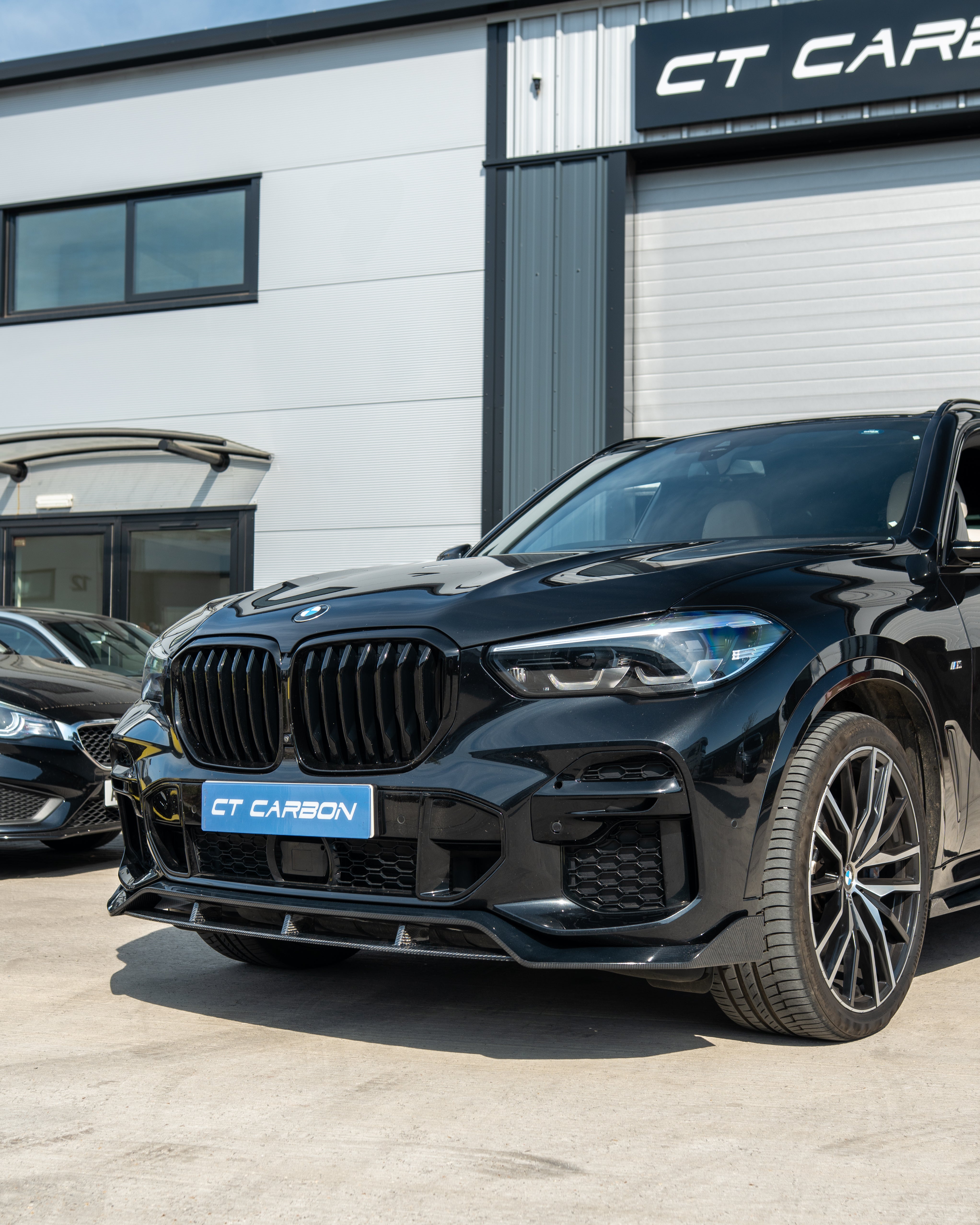 BMW G05 X5 FULL CARBON FIBRE KIT-Kit-CT CARBON-CT Carbon - High-quality carbon fiber and gloss black aerodynamic parts for premium sports and luxury vehicles.