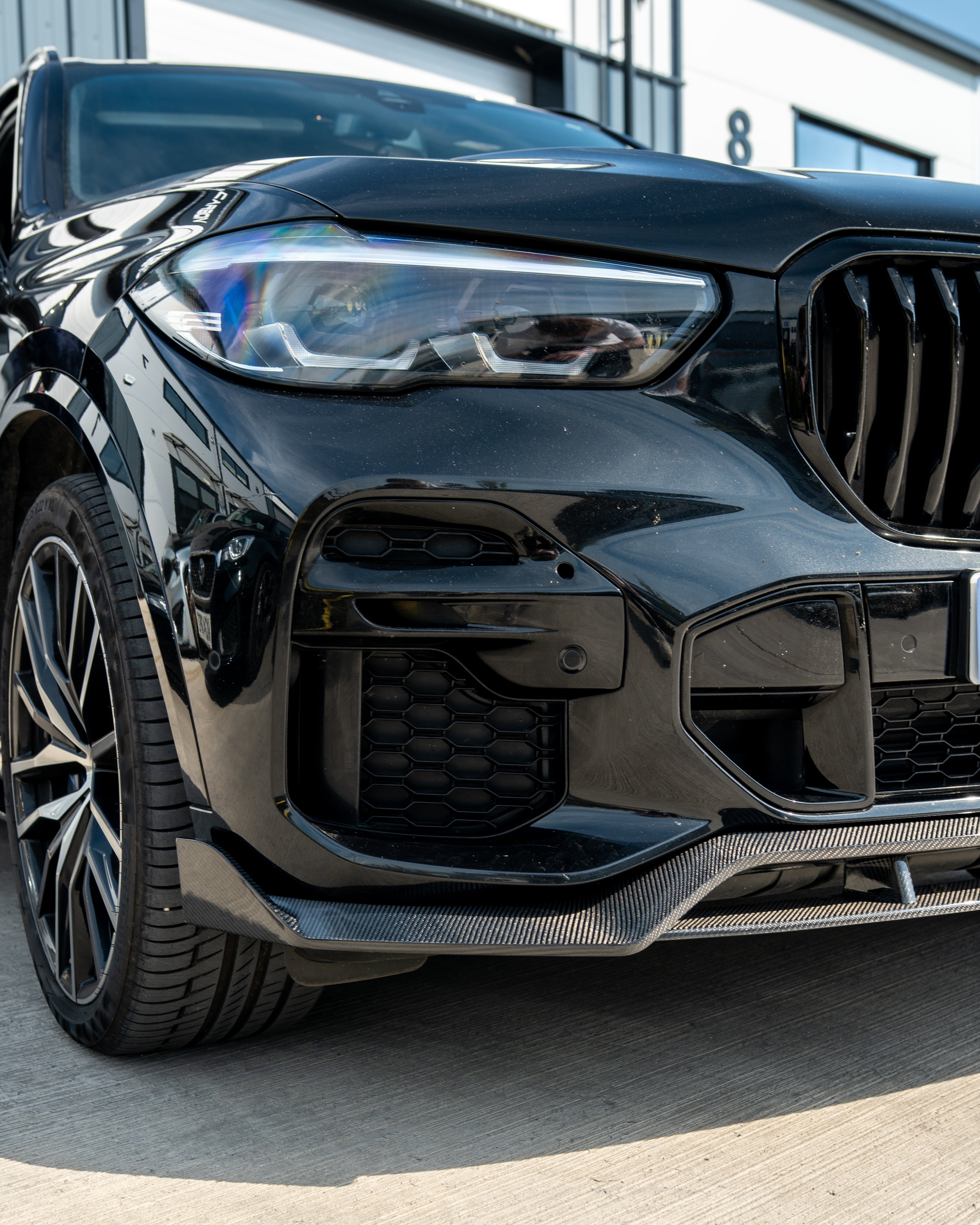 BMW G05 X5 FULL CARBON FIBRE KIT-Kit-CT CARBON-CT Carbon - High-quality carbon fiber and gloss black aerodynamic parts for premium sports and luxury vehicles.