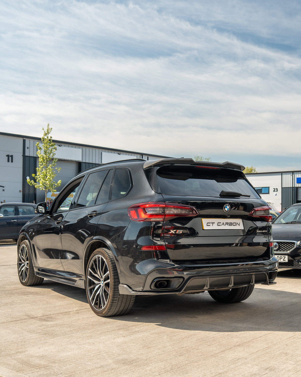BMW G05 X5 FULL CARBON FIBRE KIT-Kit-CT CARBON-CT Carbon - High-quality carbon fiber and gloss black aerodynamic parts for premium sports and luxury vehicles.