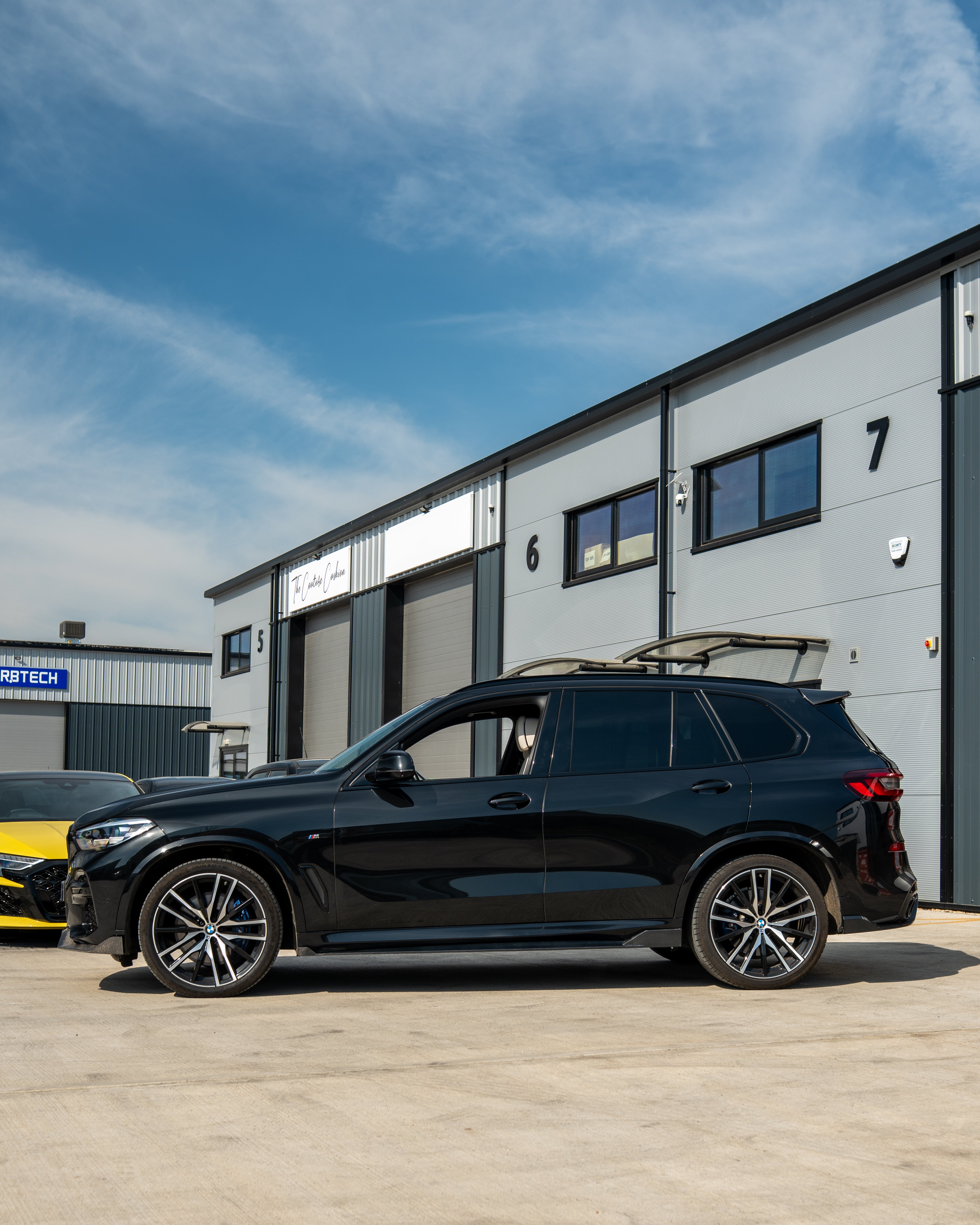 BMW G05 X5 FULL CARBON FIBRE KIT-Kit-CT CARBON-CT Carbon - High-quality carbon fiber and gloss black aerodynamic parts for premium sports and luxury vehicles.