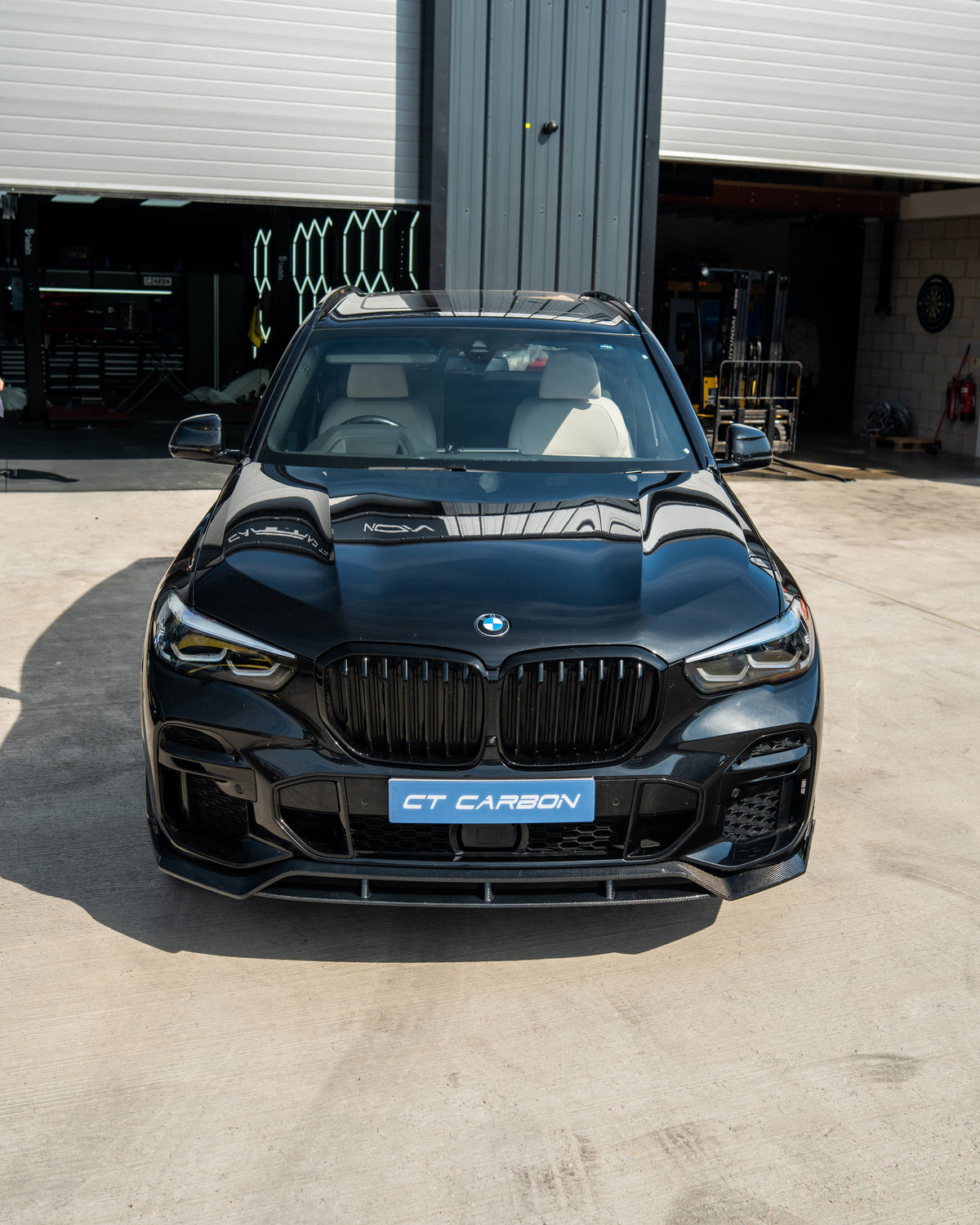 BMW G05 X5 FULL CARBON FIBRE KIT-Kit-CT CARBON-CT Carbon - High-quality carbon fiber and gloss black aerodynamic parts for premium sports and luxury vehicles.