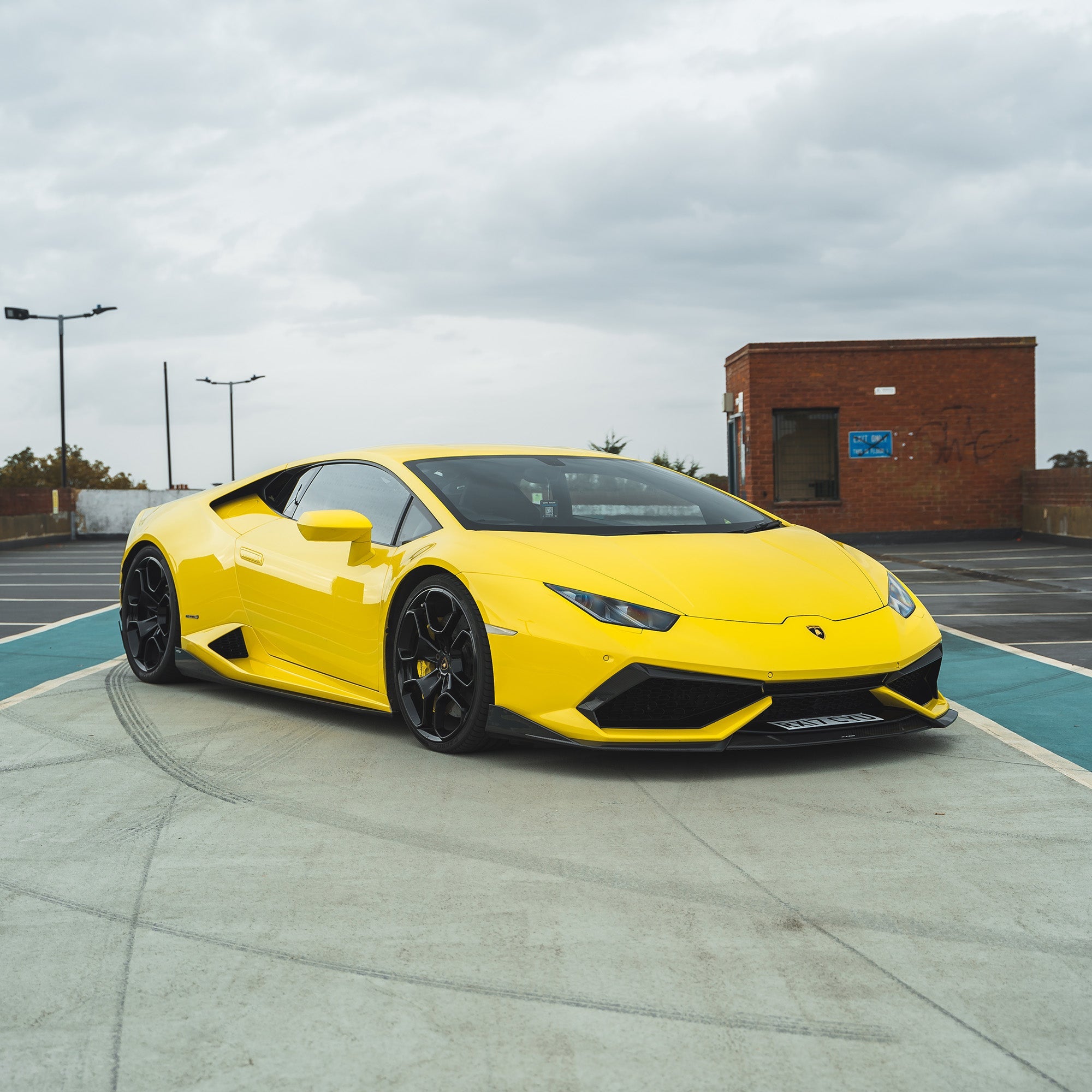 LAMBORGHINI HURACAN LP-610 CARBON FIBRE SIDE SKIRTS - CT DESIGN-Side Skirts-CT CARBON-CT Carbon - High-quality carbon fiber and gloss black aerodynamic parts for premium sports and luxury vehicles.
