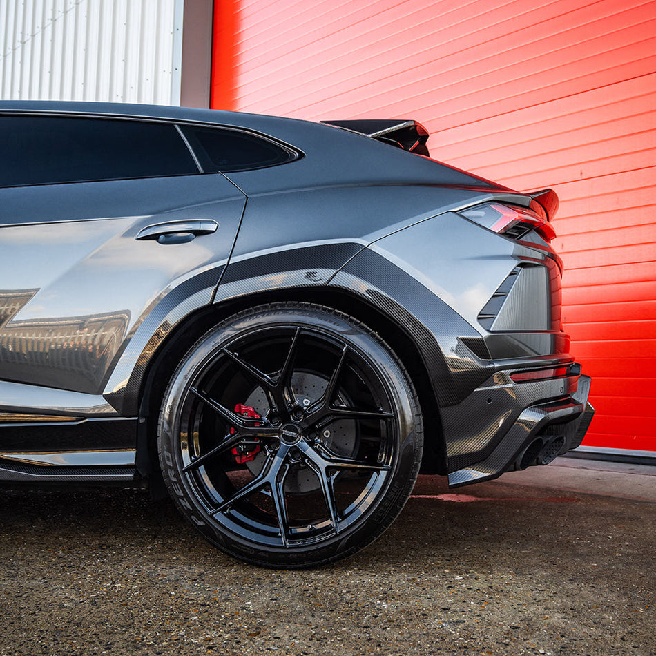 LAMBORGHINI URUS FULL CARBON FIBRE ARCHES - CT DESIGN