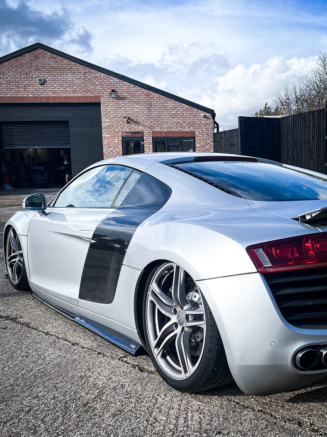Audi R8 Gen 1 Facelift - Side Skirt Splitters