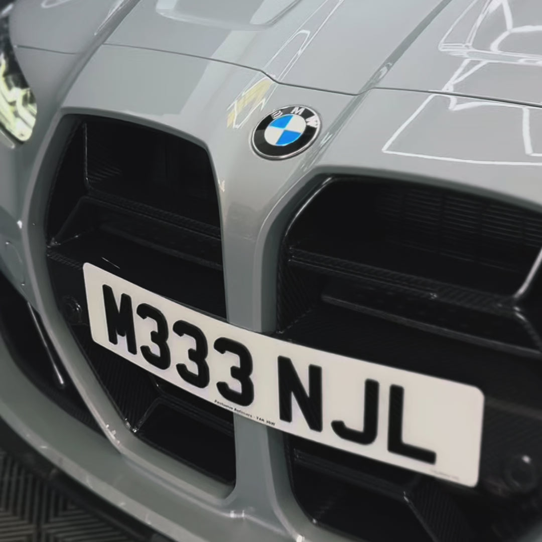 Video of BMW G80 M3 having the front number plate pulled off as it has a magnetic plate kit fitted.