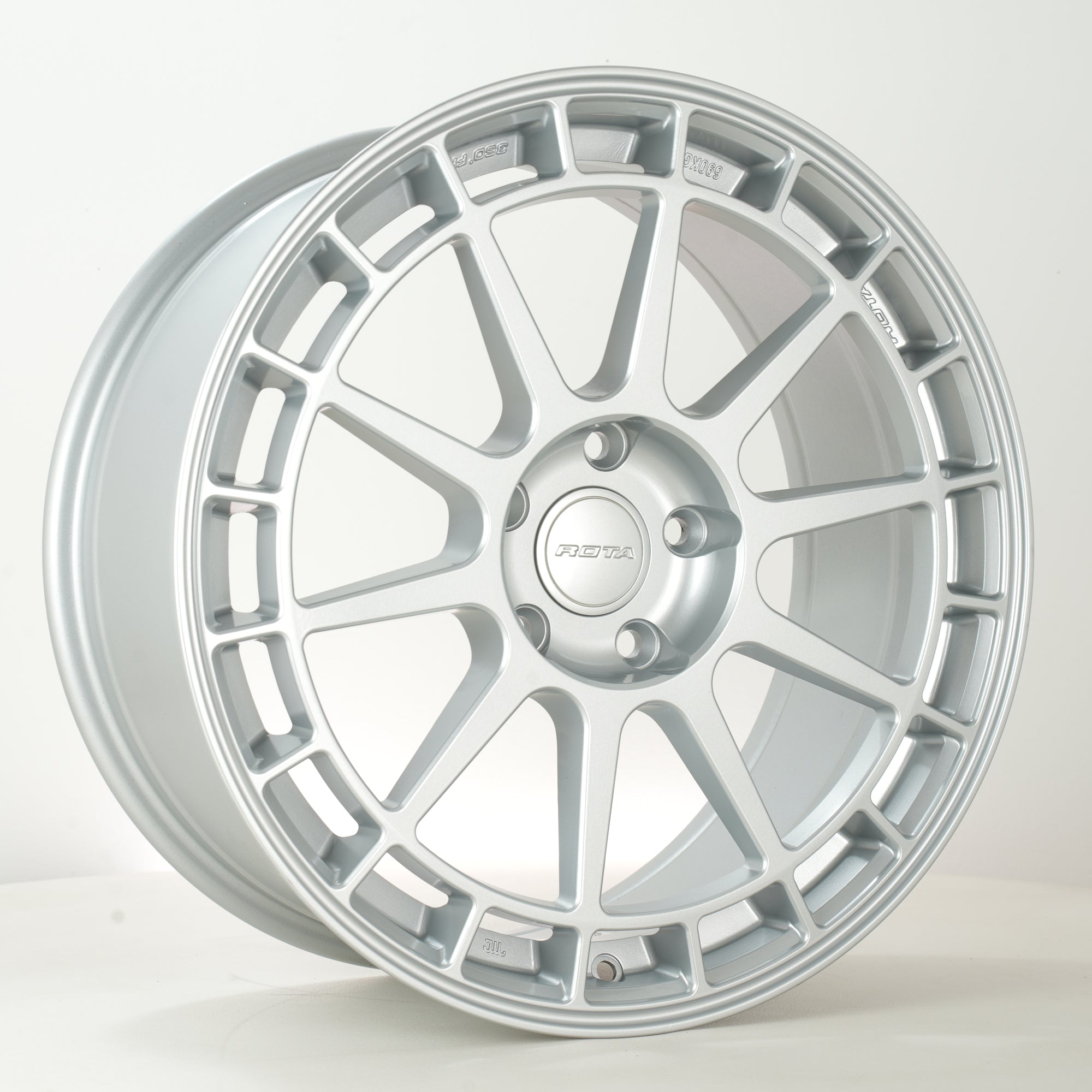 Rota Recce FF 18x8 ET45 5x114.3 Silver