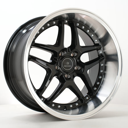 Forum Vice 18x10.5 ET22 5x114.3 RLBlack