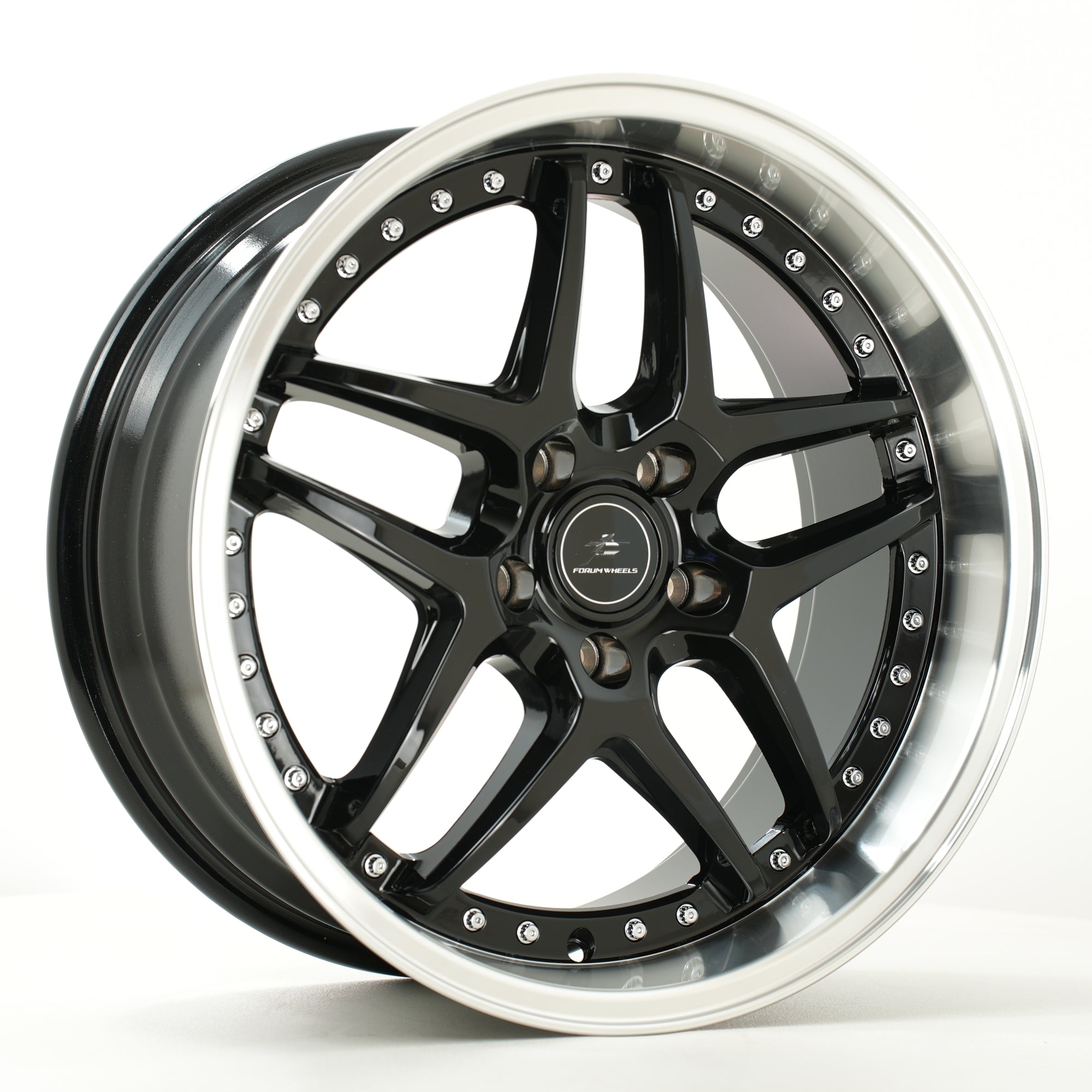 Forum Vice 18x8.5 ET35 5x114.3 RLBlack