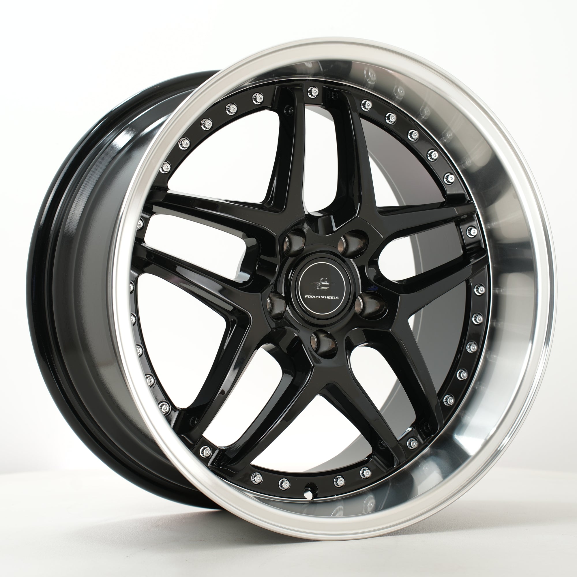 Forum Vice 18x9.5 ET22 5x114.3 RLBlack