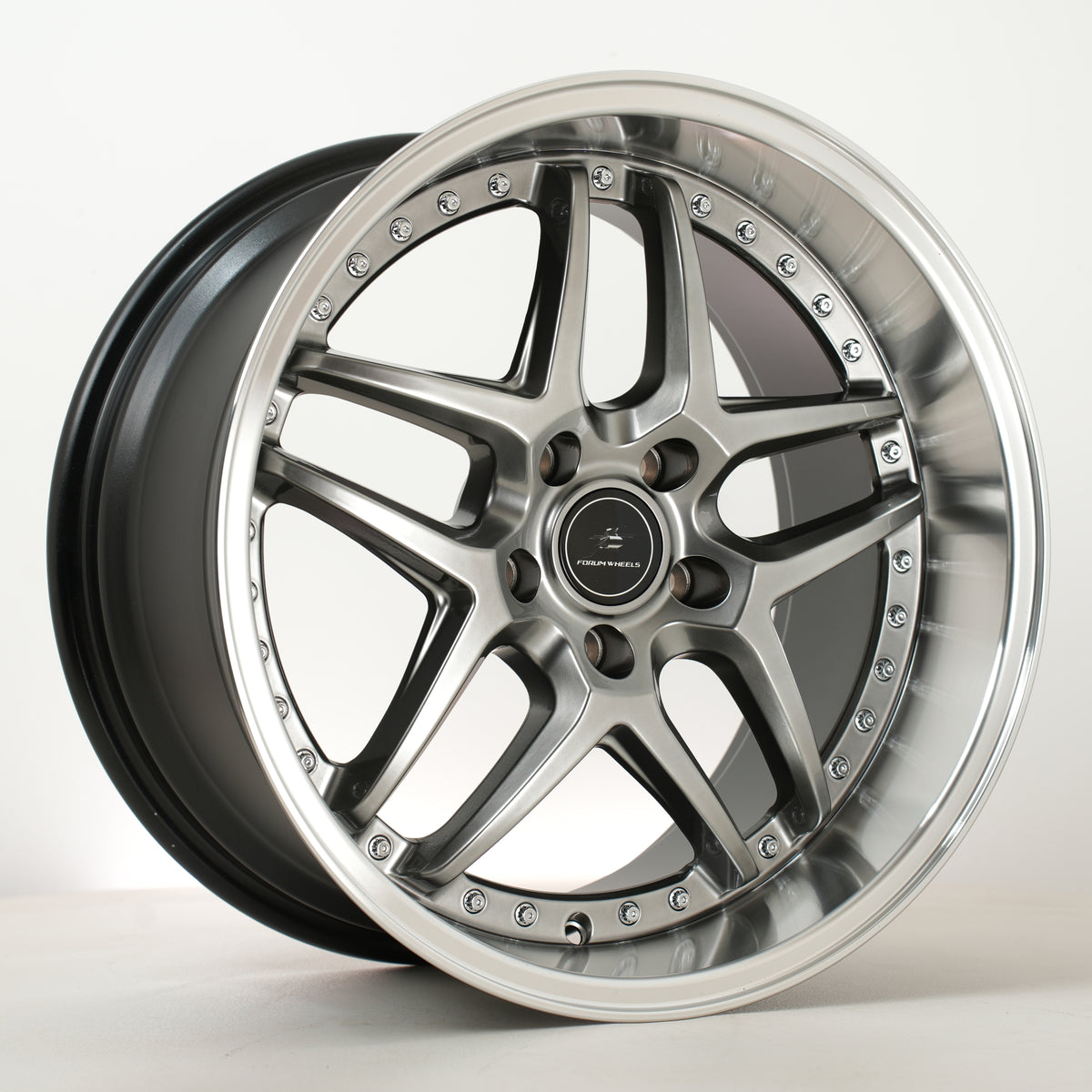 Forum Vice 18x9.5 ET22 5x114.3 RLHblack
